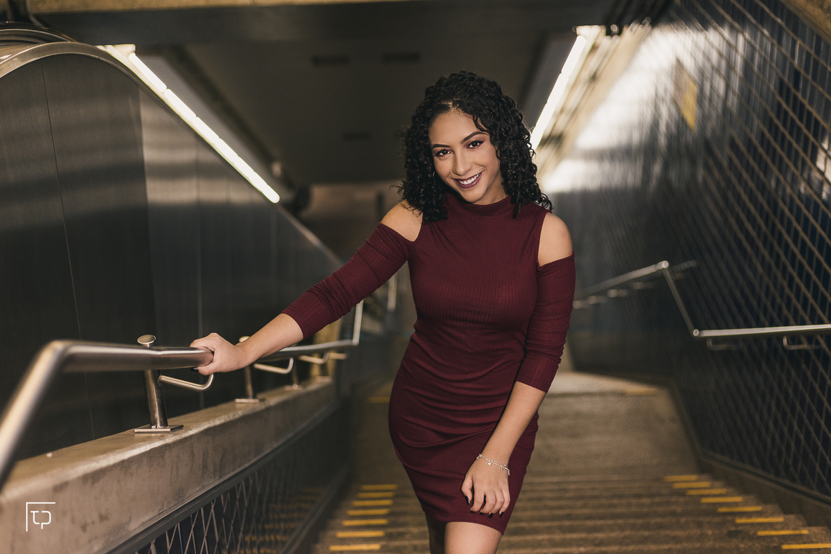 ensaio fotografico book debutante 15 anos beco do batman e avenida paulisa | inspiracao ideias criatividade poses modelo | fotografo em Guaruja Ton Prans Fotografia