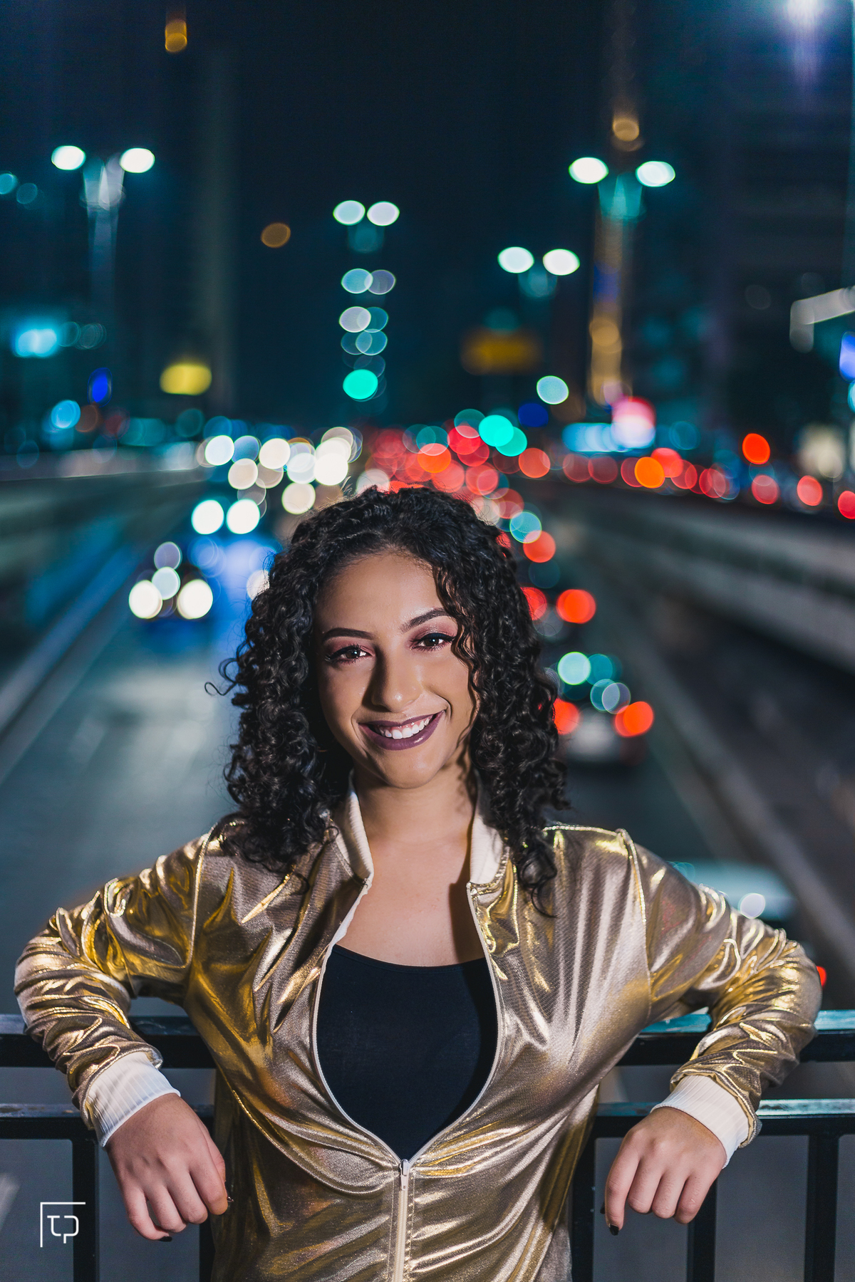 ensaio fotografico book debutante 15 anos beco do batman e avenida paulisa | inspiracao ideias criatividade poses modelo | fotografo em Guaruja Ton Prans Fotografia