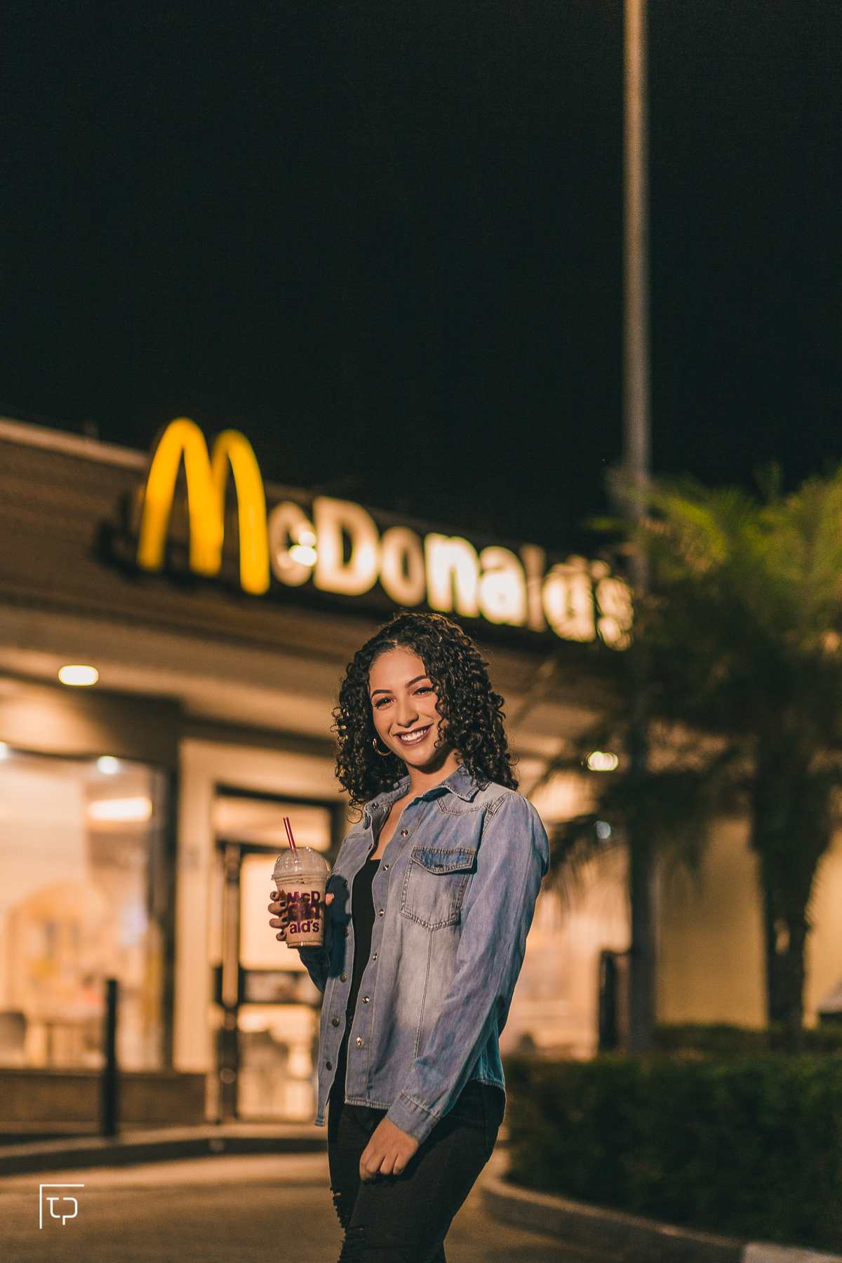 ensaio fotografico book debutante 15 anos mc donalds mc donalds beco do batman e avenida paulisa | inspiracao ideias criatividade poses modelo | fotografo em Guaruja Ton Prans Fotografia