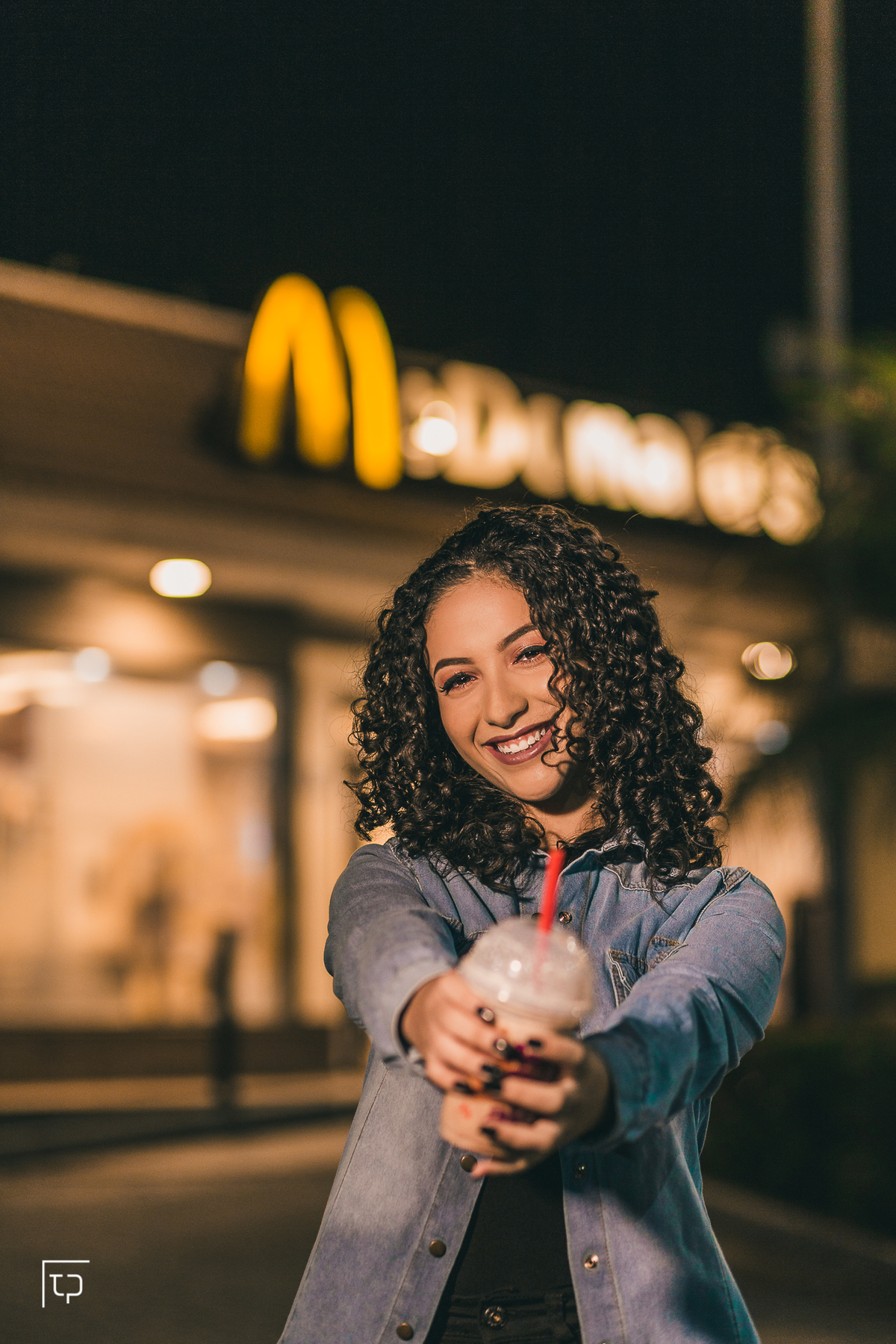 ensaio fotografico book debutante 15 anos mc donalds mc donalds beco do batman e avenida paulisa | inspiracao ideias criatividade poses modelo | fotografo em Guaruja Ton Prans Fotografia