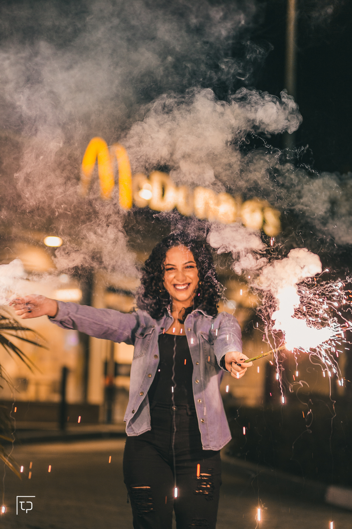 ensaio fotografico book debutante 15 anos mc donalds mc donalds beco do batman e avenida paulisa | inspiracao ideias criatividade poses modelo | fotografo em Guaruja Ton Prans Fotografia