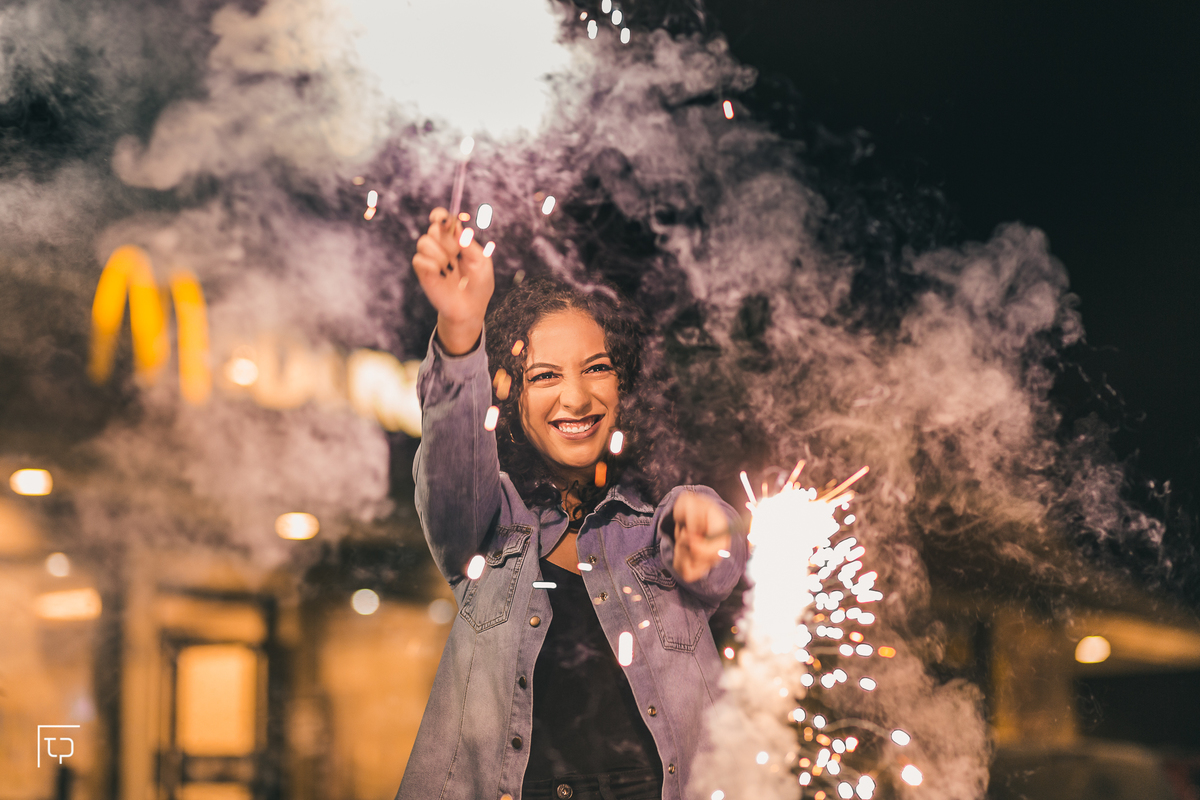 ensaio fotografico book debutante 15 anos mc donalds mc donalds beco do batman e avenida paulisa | inspiracao ideias criatividade poses modelo | fotografo em Guaruja Ton Prans Fotografia