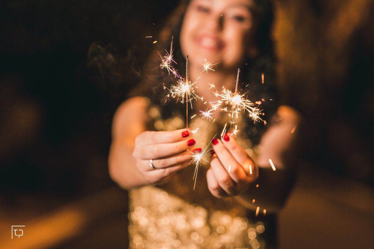 ensaio fotografico book debutante 15 anos  | inspiracao ideias criatividade poses modelo fumaça sparkles | fotografo em Guaruja Ton Prans Fotografia