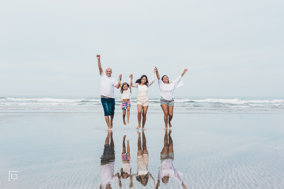ensaio fotografico book debutante 15 anos na praia do Iporanga | inspiracao ideias criatividade poses modelo | fotografo em Guaruja Ton Prans Fotografia