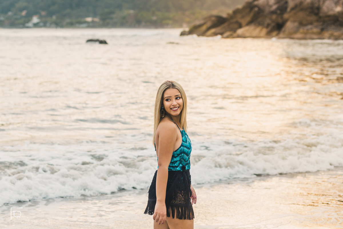 ensaio fotografico book debutante 15 anos praia das conchas | inspiracao ideias criatividade poses modelo | fotografo em Guaruja Ton Prans Fotografia