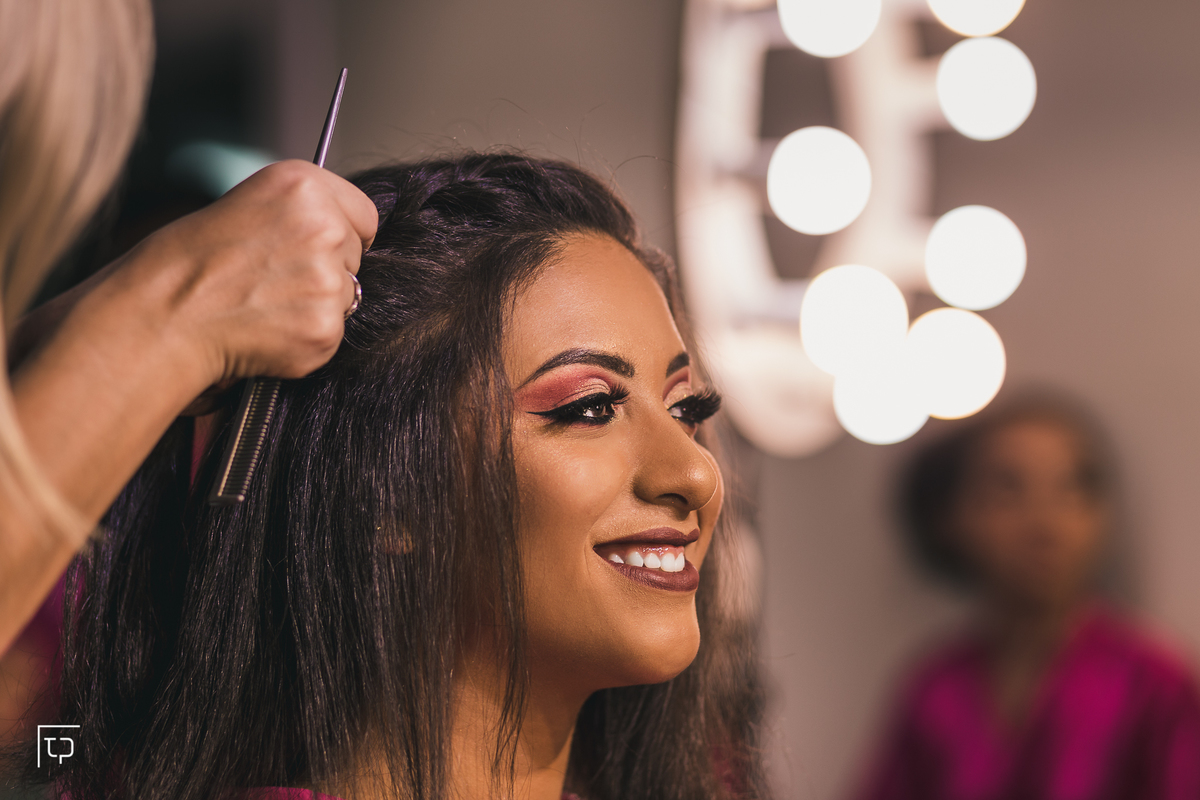 making of debutante 15 anos no Guarujá no Espaço Moure maquiadora Priscila Galvão | maquiagem makeup make delineado batom | fotografo em Guaruja Ton Prans Fotografia