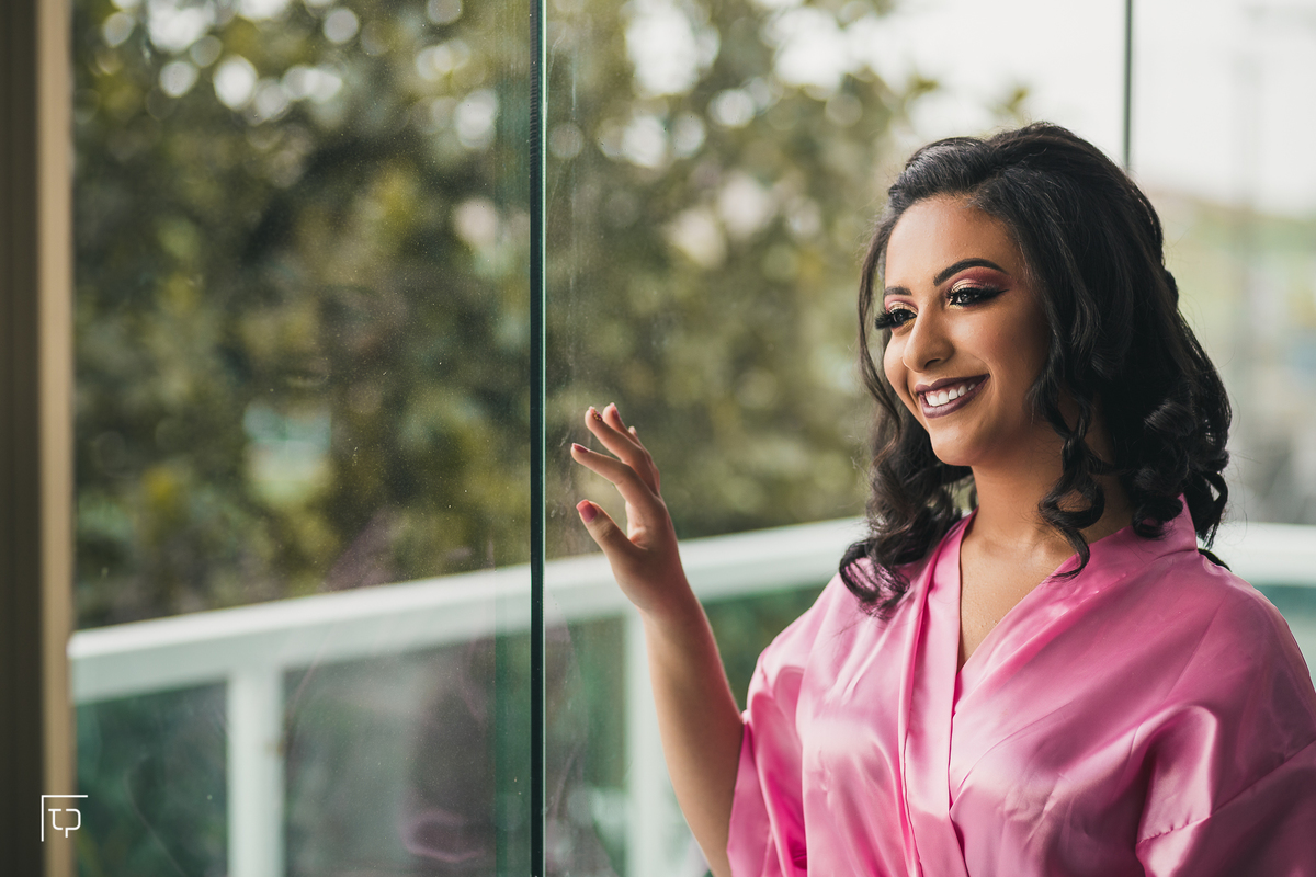 making of debutante 15 anos no Guarujá no Espaço Moure maquiadora Priscila Galvão | maquiagem makeup make delineado batom | fotografo em Guaruja Ton Prans Fotografia