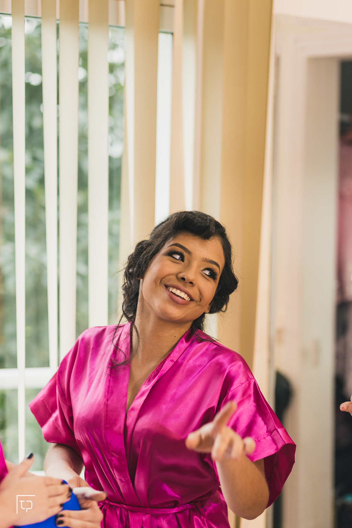 making of debutante 15 anos no Guarujá no Espaço Moure maquiadora Priscila Galvão | maquiagem makeup make delineado batom | fotografo em Guaruja Ton Prans Fotografia