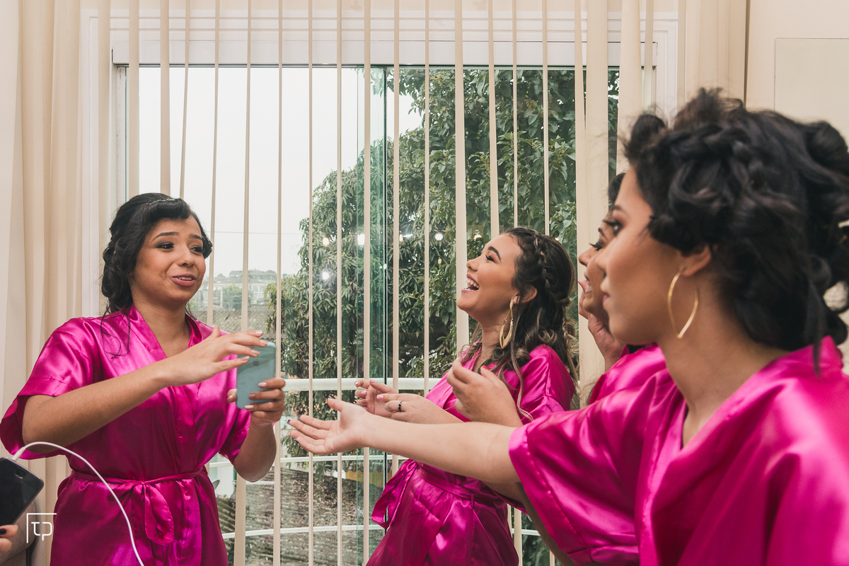 making of debutante 15 anos no Guarujá no Espaço Moure maquiadora Priscila Galvão | maquiagem makeup make delineado batom | fotografo em Guaruja Ton Prans Fotografia