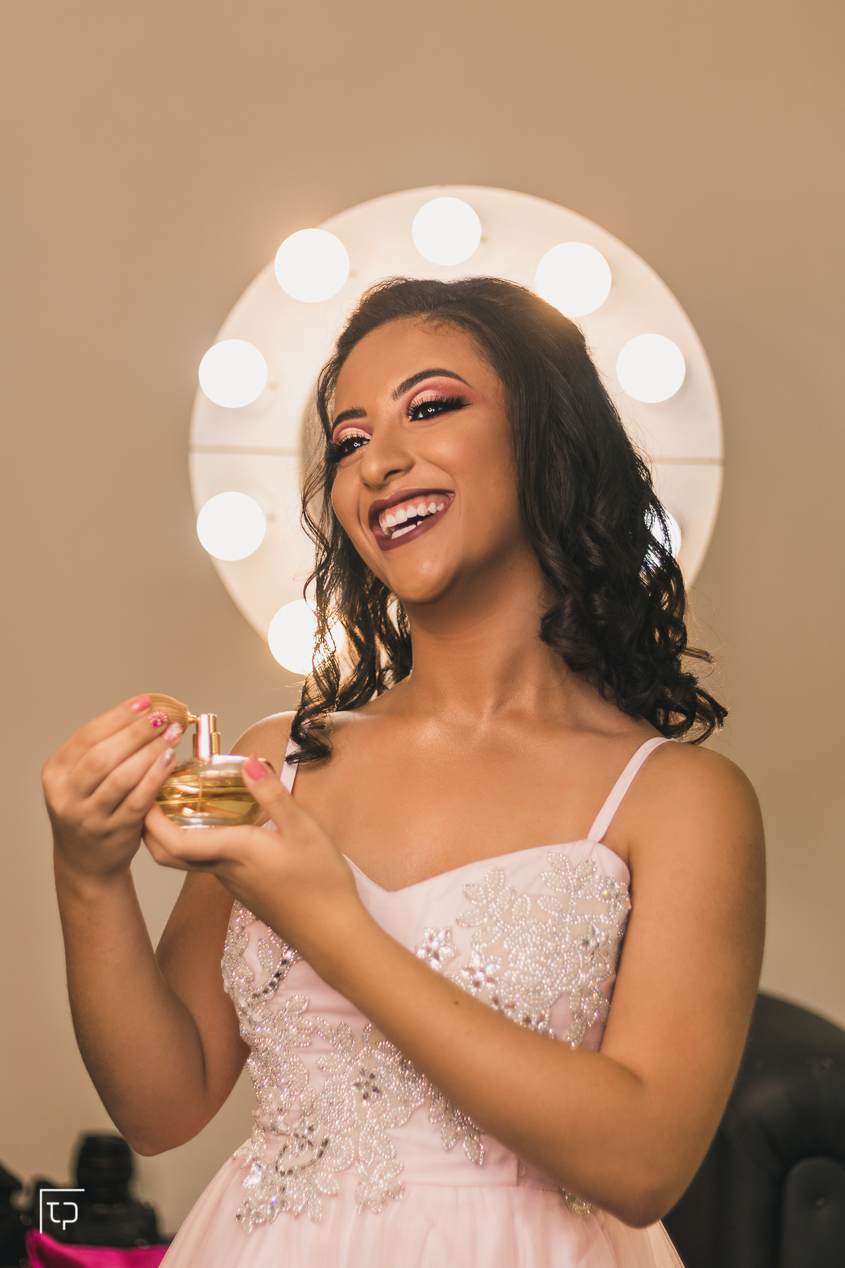 making of debutante 15 anos no Guarujá no Espaço Moure maquiadora Priscila Galvão | maquiagem makeup make delineado batom | fotografo em Guaruja Ton Prans Fotografia