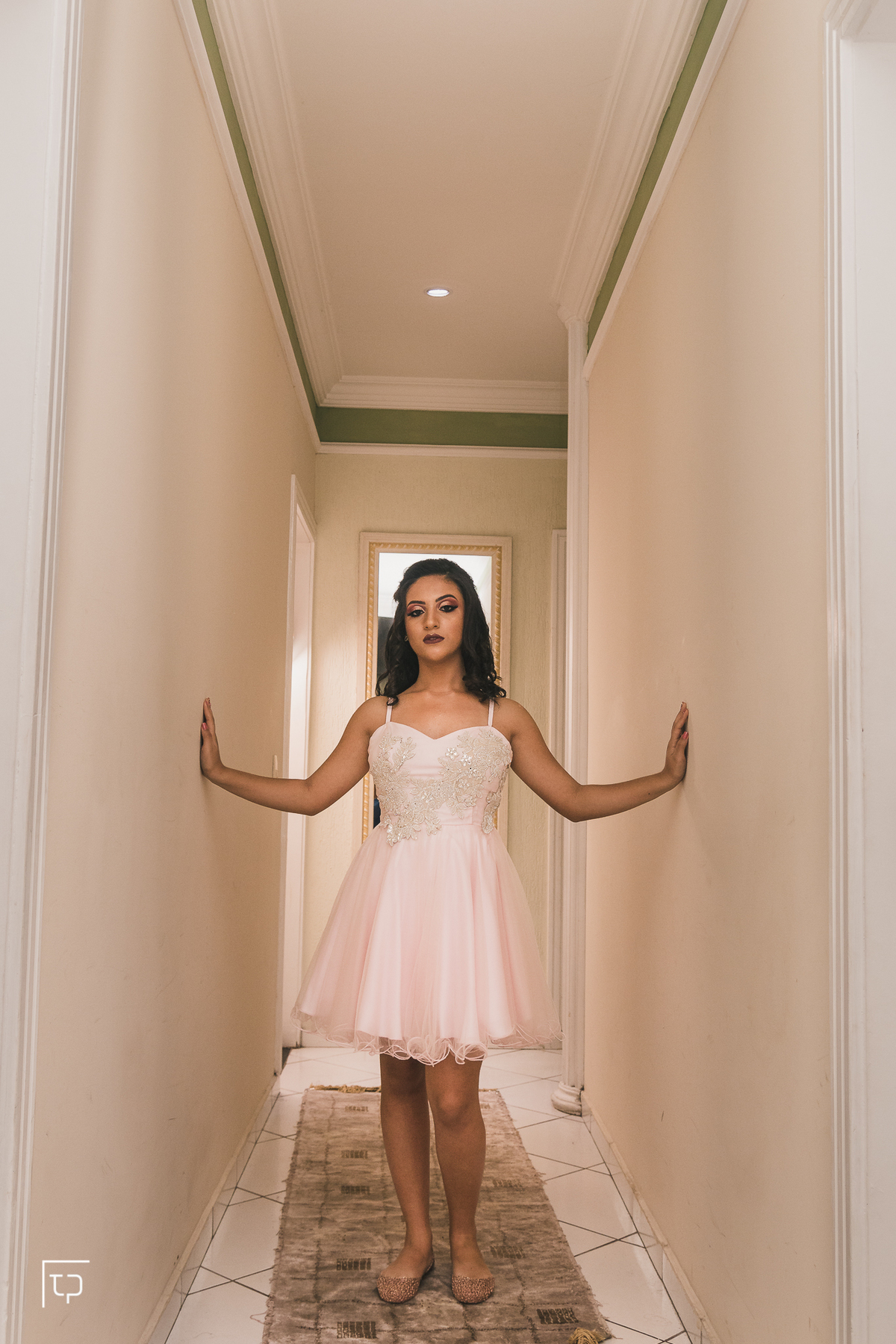 making of debutante 15 anos no Guarujá no Espaço Moure maquiadora Priscila Galvão | maquiagem makeup make delineado batom | fotografo em Guaruja Ton Prans Fotografia