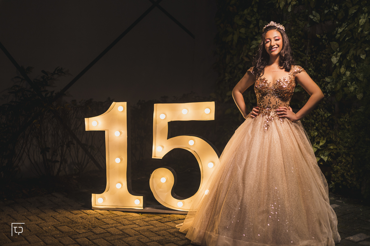 festa aniversario debutante 15 anos Espaço Atmosphera | sonho de princesa valsa cerimonia vestido inspiracao ideias criatividade decoracao | fotografo em Guaruja Ton Prans Fotografia
