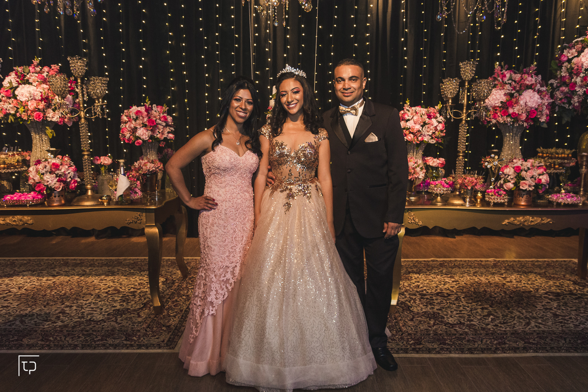 festa aniversario debutante 15 anos Espaço Atmosphera | sonho de princesa valsa cerimonia vestido inspiracao ideias criatividade decoracao | fotografo em Guaruja Ton Prans Fotografia