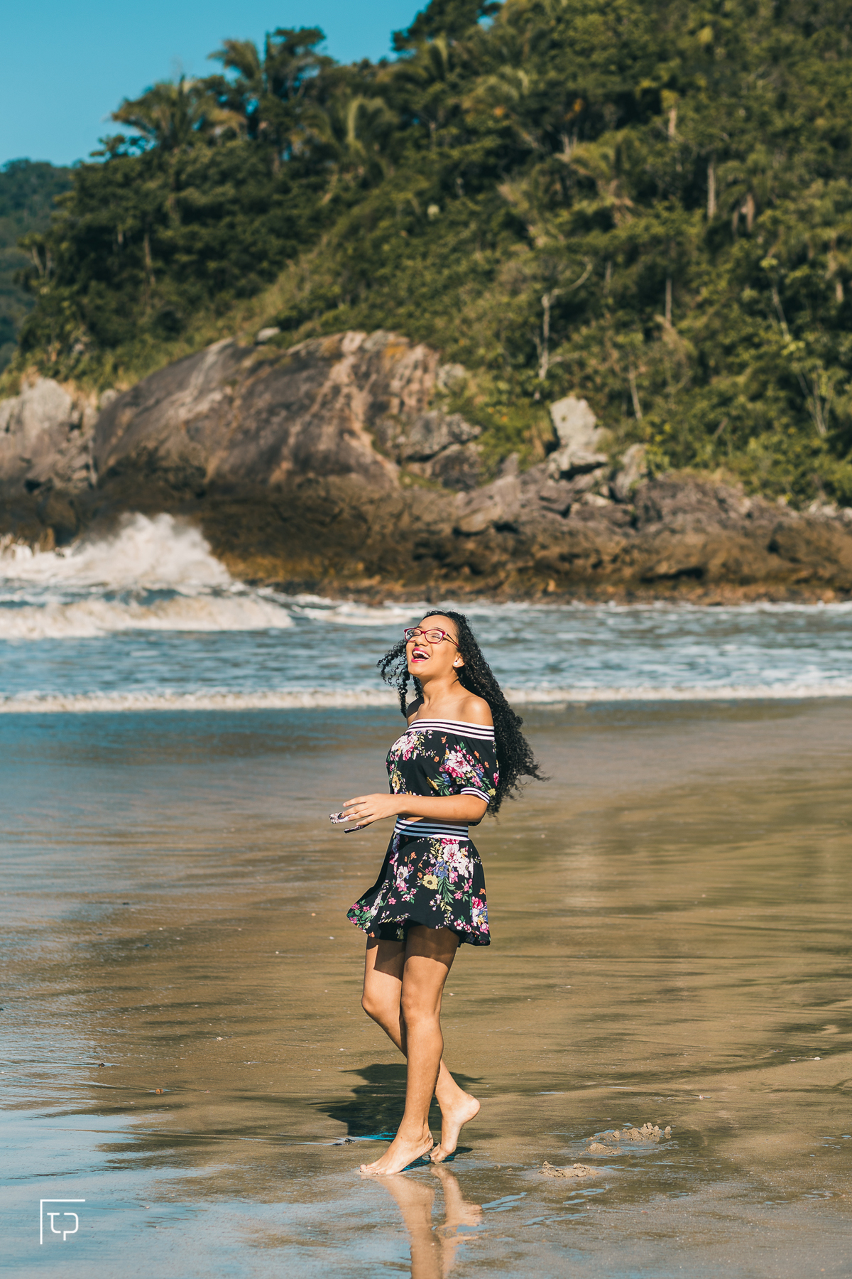 ensaio fotografico book debutante 15 anos na Praia das Conchas | inspiracao ideias criatividade poses modelo | fotografo em Guaruja Ton Prans Fotografia