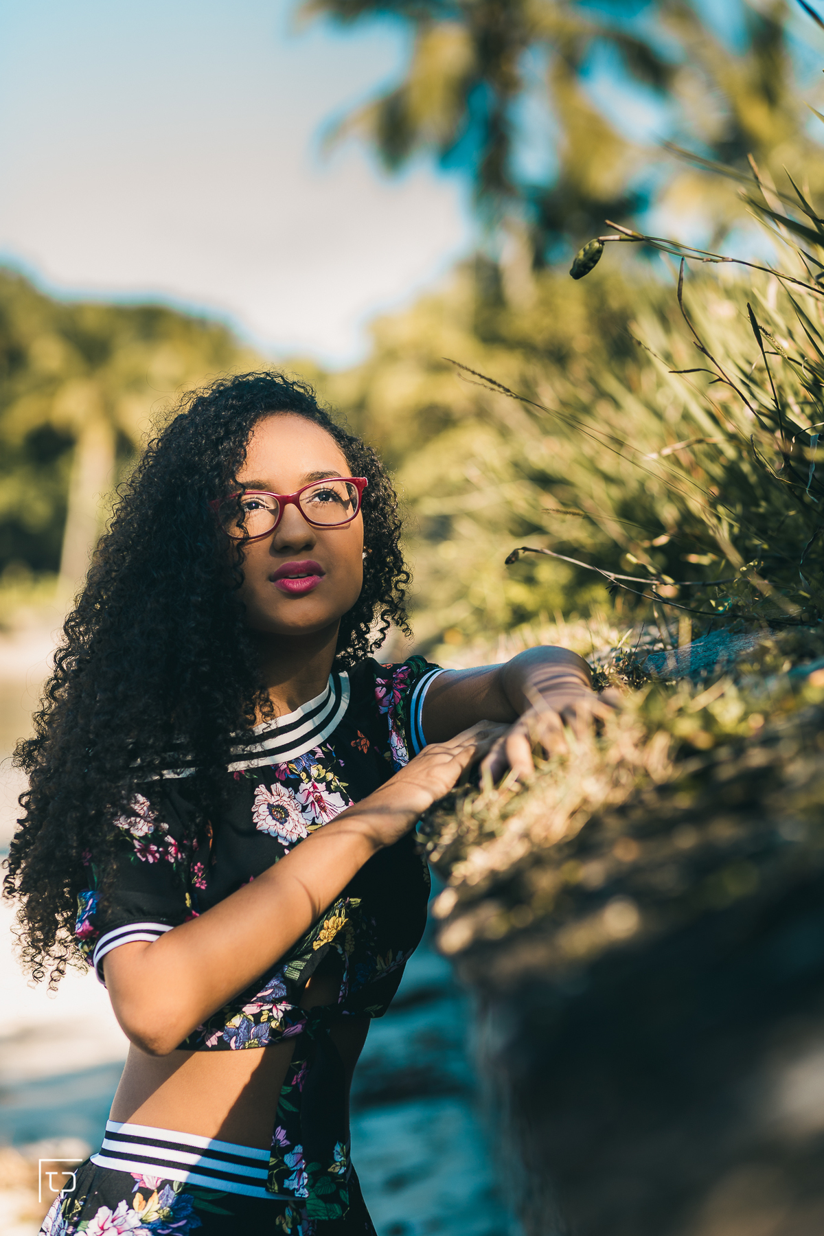 ensaio fotografico book debutante 15 anos na Praia das Conchas | inspiracao ideias criatividade poses modelo | fotografo em Guaruja Ton Prans Fotografia