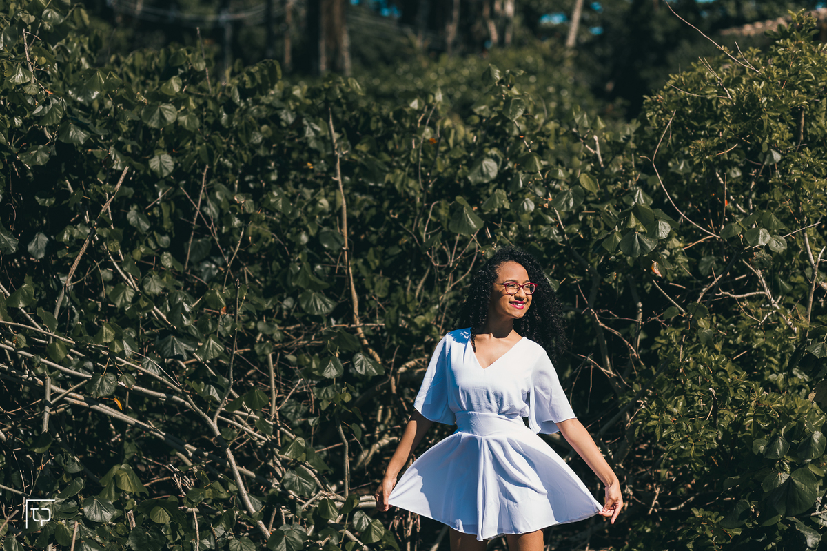 ensaio fotografico book debutante 15 anos na Praia das Conchas | inspiracao ideias criatividade poses modelo | fotografo em Guaruja Ton Prans Fotografia