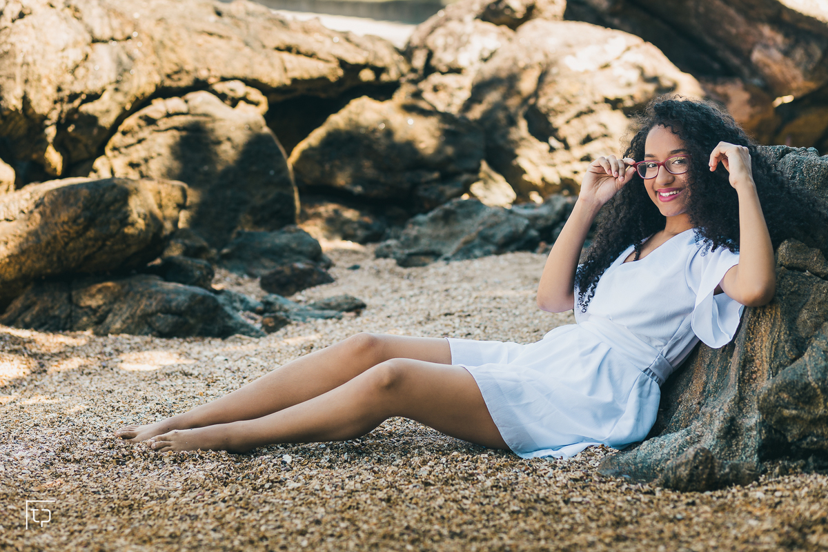 ensaio fotografico book debutante 15 anos na Praia das Conchas | inspiracao ideias criatividade poses modelo | fotografo em Guaruja Ton Prans Fotografia