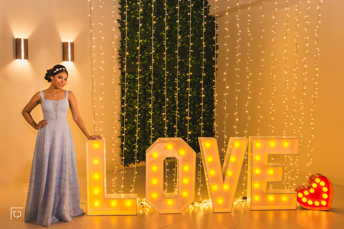 festa aniversario debutante 15 anos no Buffet Ateliê do Sabor | sonho de princesa valsa cerimonia vestido inspiracao ideias criatividade decoracao | fotografo em Guaruja Ton Prans Fotografia