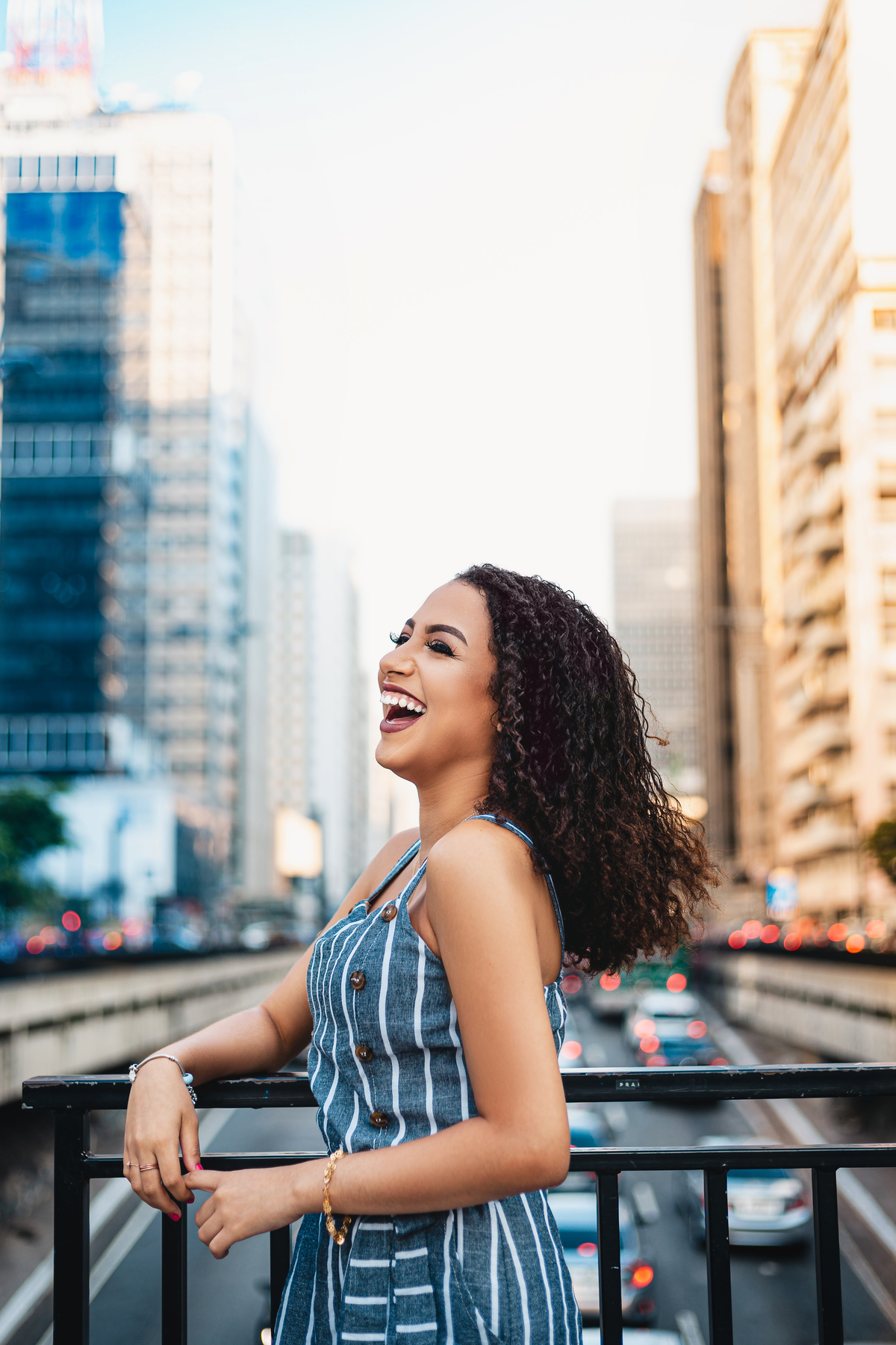 ensaio fotografico book debutante 15 anos na avenida paulista | inspiracao ideias criatividade poses modelo | fotografo em Guaruja Ton Prans Fotografia