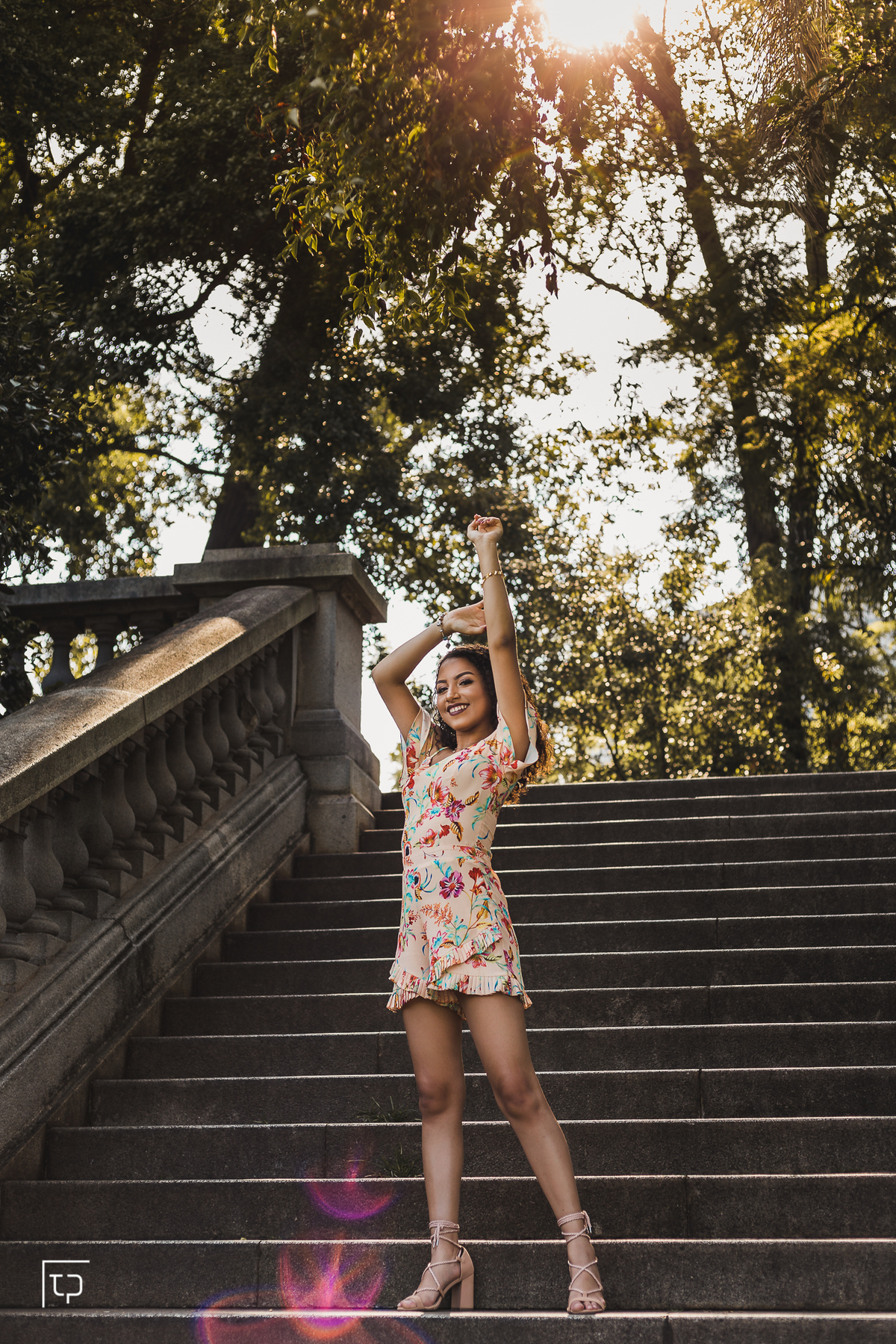 ensaio fotografico book debutante 15 anos no museu ipiranga  | inspiracao ideias criatividade poses modelo | fotografo em Guaruja Ton Prans Fotografia