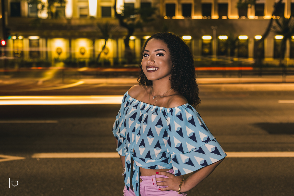 ensaio fotografico book debutante 15 anos na avenida paulista | inspiracao ideias criatividade poses modelo | fotografo em Guaruja Ton Prans Fotografia