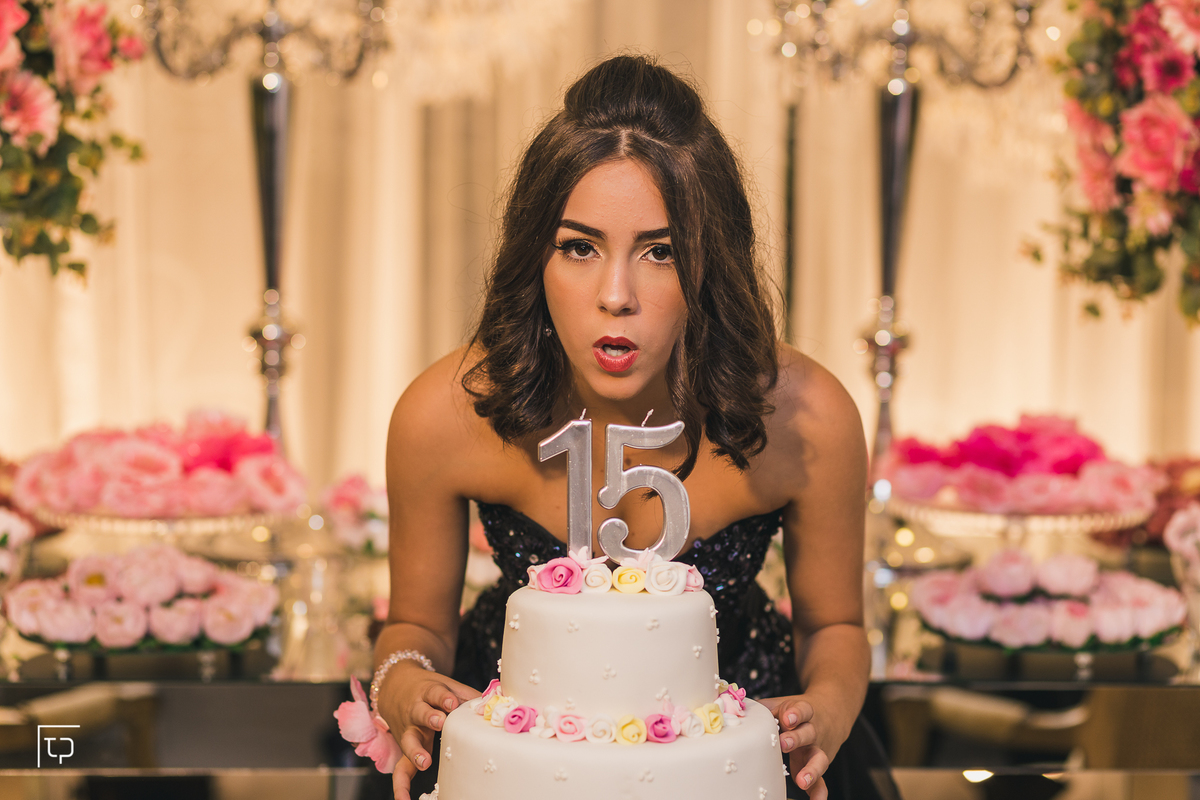festa aniversario debutante 15 anos no Vila das Flores Buffet em Santos | sonho de princesa valsa cerimonia vestido inspiracao ideias criatividade decoracao | fotografo em Guaruja Ton Prans Fotografia