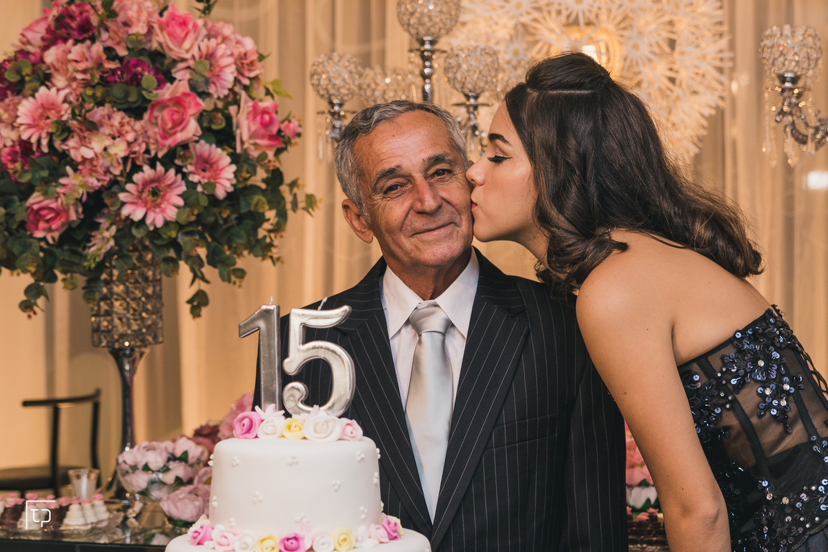 festa aniversario debutante 15 anos no Vila das Flores Buffet em Santos | sonho de princesa valsa cerimonia vestido inspiracao ideias criatividade decoracao | fotografo em Guaruja Ton Prans Fotografia