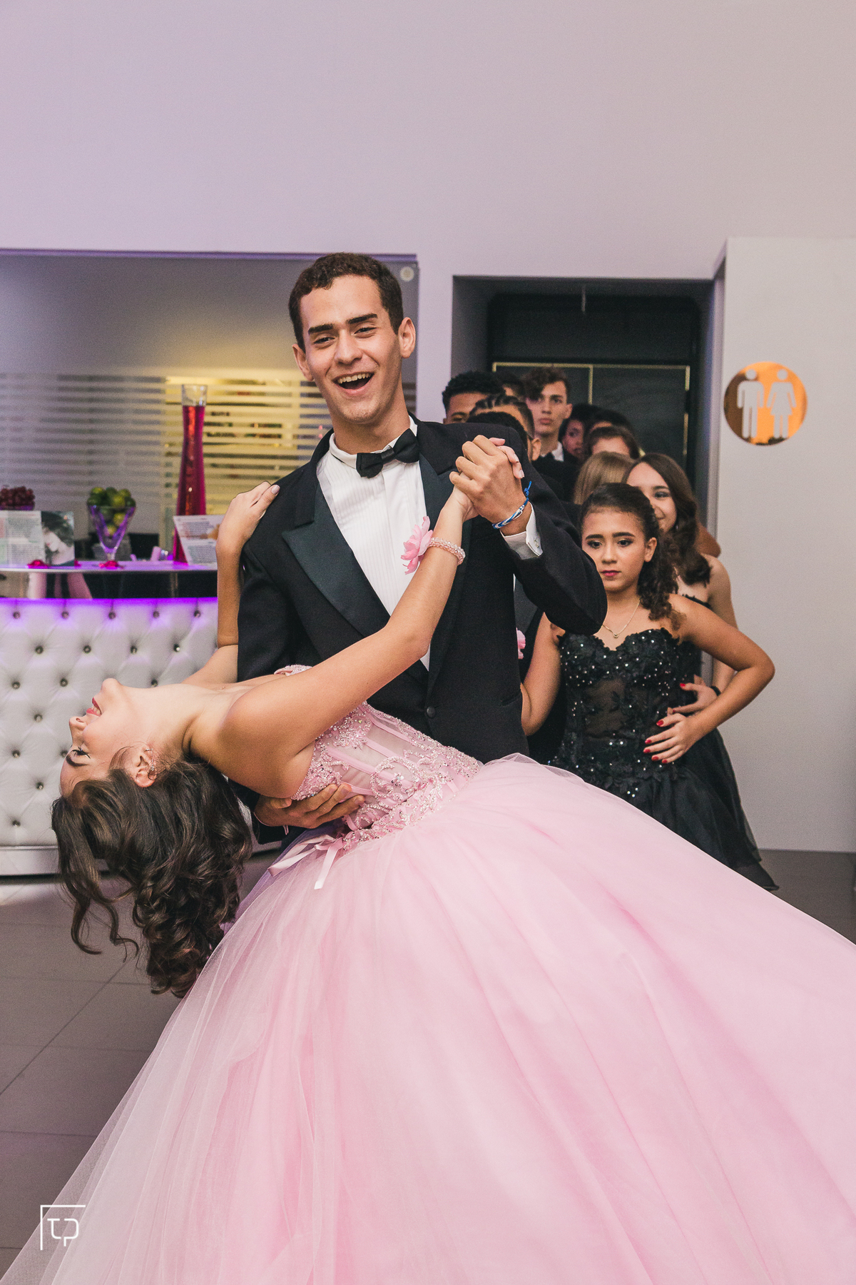 festa aniversario debutante 15 anos no Vila das Flores Buffet em Santos | sonho de princesa valsa cerimonia vestido inspiracao ideias criatividade decoracao | fotografo em Guaruja Ton Prans Fotografia