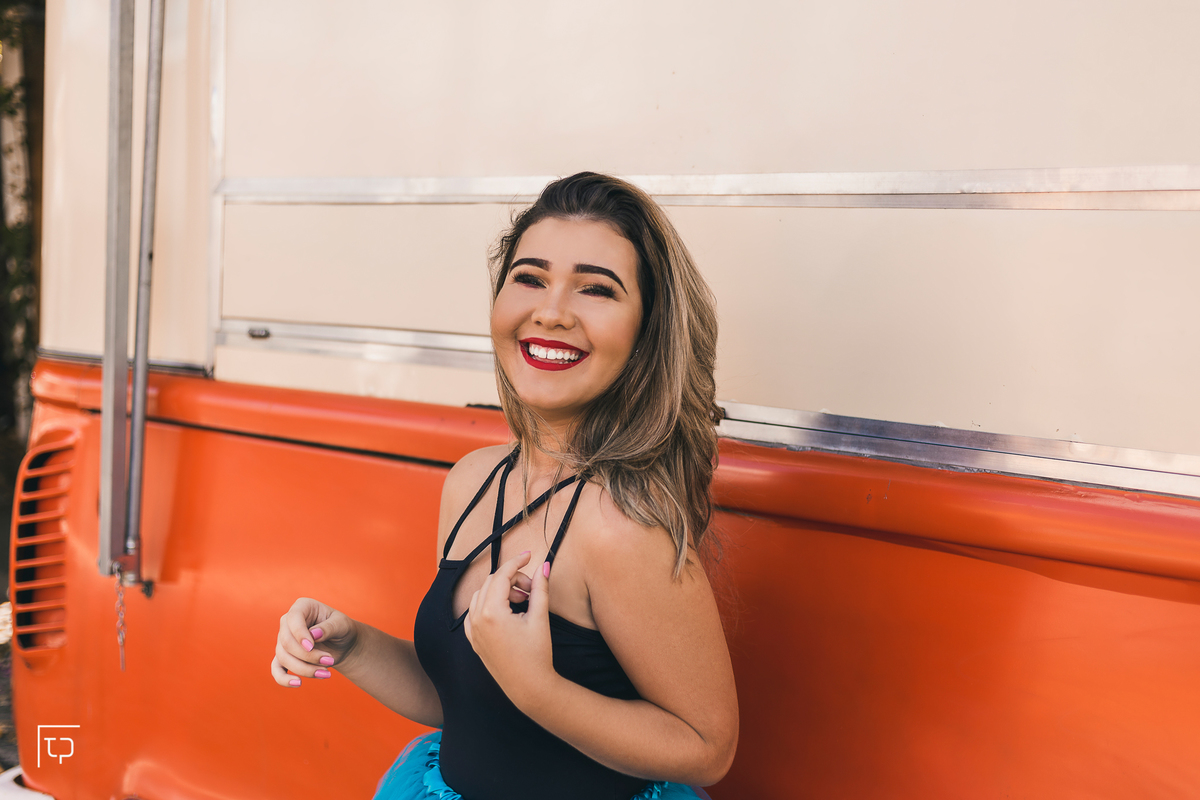 ensaio fotografico book debutante 15 anos no beco do batman | balé ballet tutu inspiracao ideias criatividade poses modelo | fotografo em Guaruja Ton Prans Fotografia