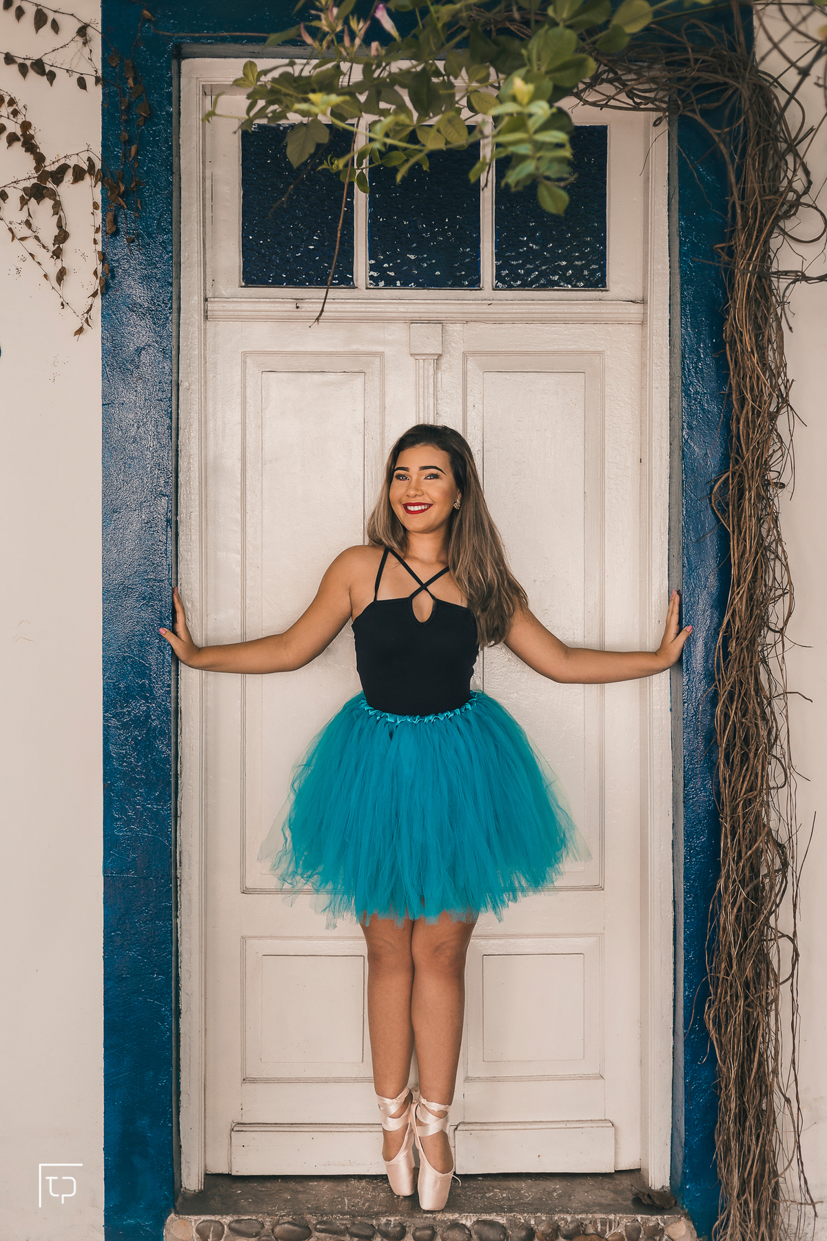 ensaio fotografico book debutante 15 anos no beco do batman | balé ballet tutu inspiracao ideias criatividade poses modelo | fotografo em Guaruja Ton Prans Fotografia