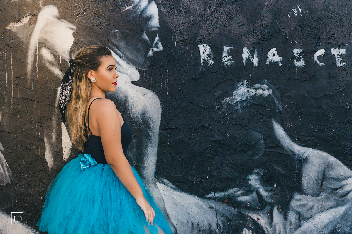 ensaio fotografico book debutante 15 anos no beco do batman | balé ballet tutu inspiracao ideias criatividade poses modelo | fotografo em Guaruja Ton Prans Fotografia