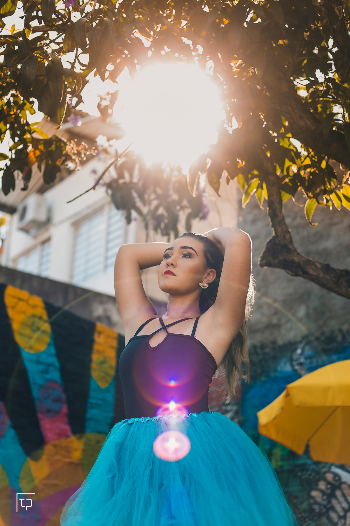 ensaio fotografico book debutante 15 anos no beco do batman | balé ballet tutu inspiracao ideias criatividade poses modelo | fotografo em Guaruja Ton Prans Fotografia