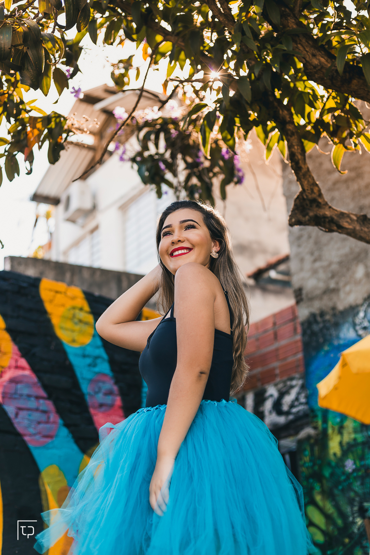 ensaio fotografico book debutante 15 anos no beco do batman | balé ballet tutu inspiracao ideias criatividade poses modelo | fotografo em Guaruja Ton Prans Fotografia