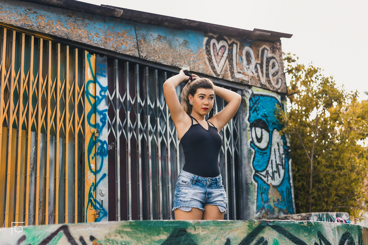 ensaio fotografico book debutante 15 anos no beco do batman | balé ballet tutu inspiracao ideias criatividade poses modelo | fotografo em Guaruja Ton Prans Fotografia