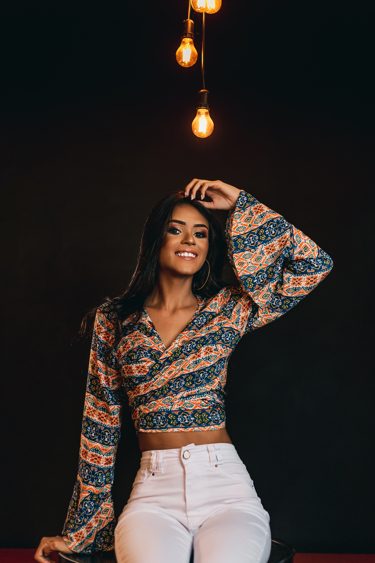 ensaio fotografico book debutante 15 anos no escritorio indoor interno | inspiracao ideias criatividade poses modelo | fotografo em Guaruja Ton Prans Fotografia