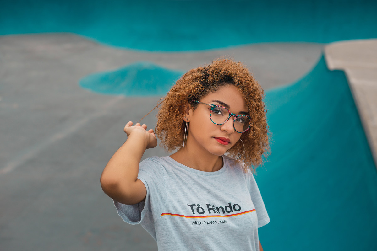 Ton Prans Fotografia | Ensaio debutante 15 anos da Anna Santos em Santos | sol natureza sorriso princesa modelo tumblr aniversário guarujá santos centro quebra mar pier bonde valongo xv 15 de novembro cores 