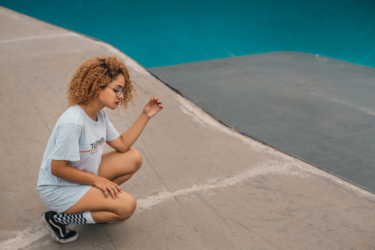 Ton Prans Fotografia | Ensaio debutante 15 anos da Anna Santos em Santos | sol natureza sorriso princesa modelo tumblr aniversário guarujá santos centro quebra mar pier bonde valongo xv 15 de novembro cores 