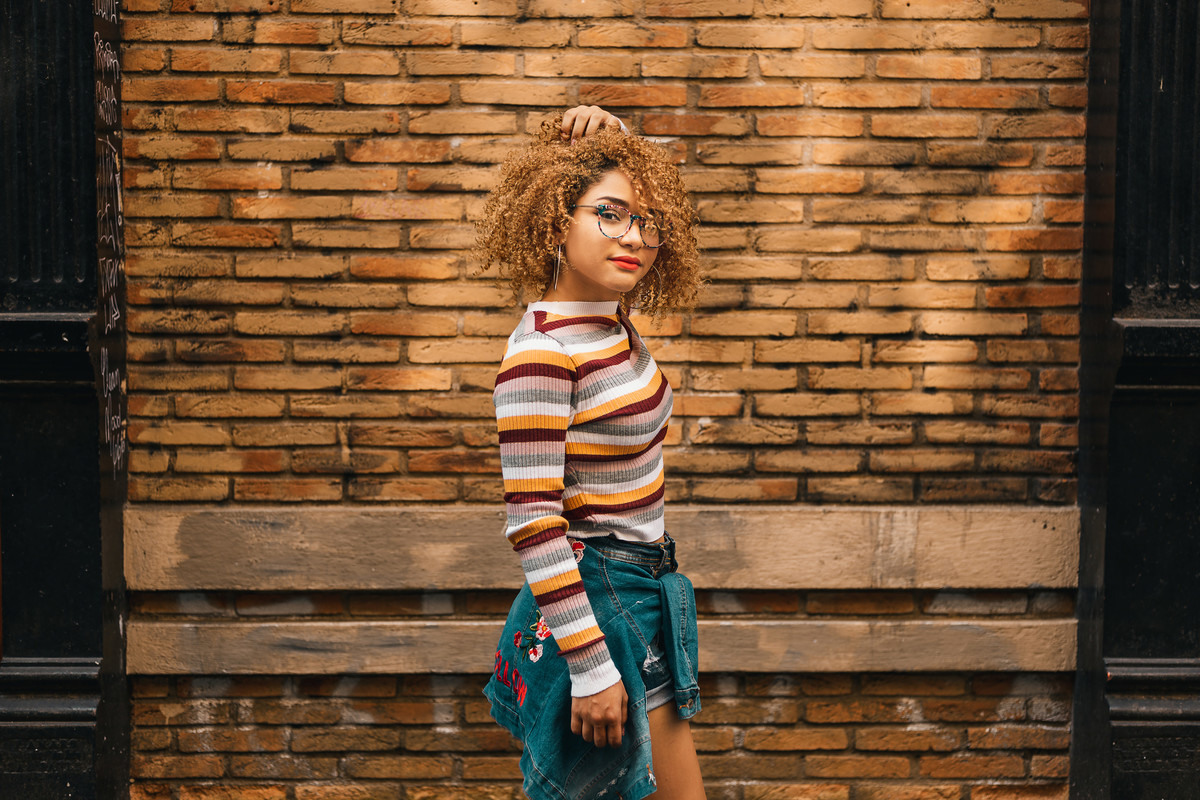 Ton Prans Fotografia | Ensaio debutante 15 anos da Anna Santos em Santos | sol natureza sorriso princesa modelo tumblr aniversário guarujá santos centro quebra mar pier bonde valongo xv 15 de novembro cores 