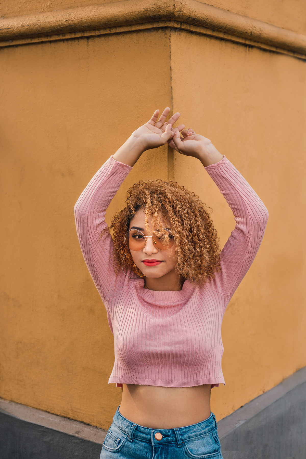 Ton Prans Fotografia | Ensaio debutante 15 anos da Anna Santos em Santos | sol natureza sorriso princesa modelo tumblr aniversário guarujá santos centro quebra mar pier bonde valongo xv 15 de novembro cores 