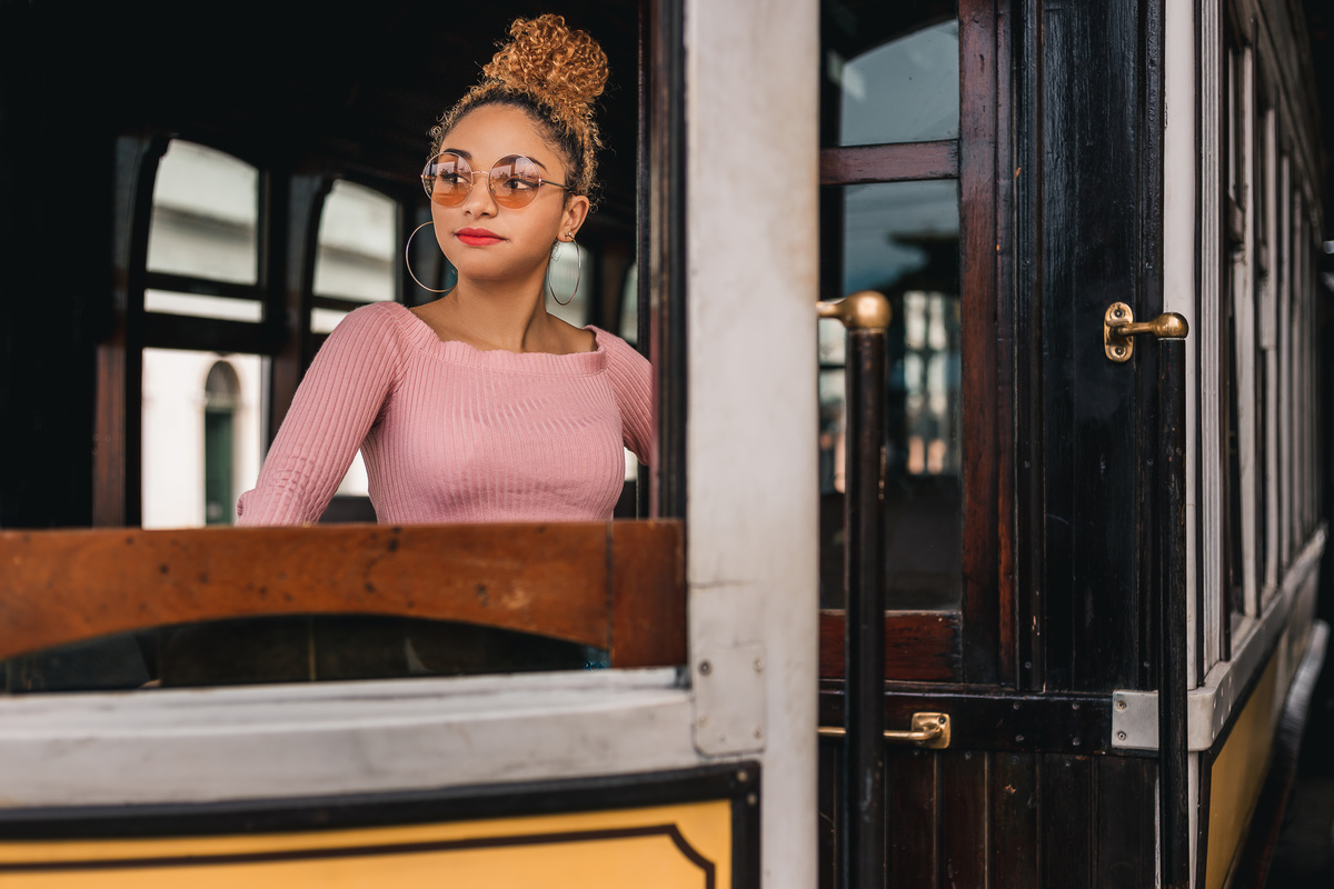 Ton Prans Fotografia | Ensaio debutante 15 anos da Anna Santos em Santos | sol natureza sorriso princesa modelo tumblr aniversário guarujá santos centro quebra mar pier bonde valongo xv 15 de novembro cores 