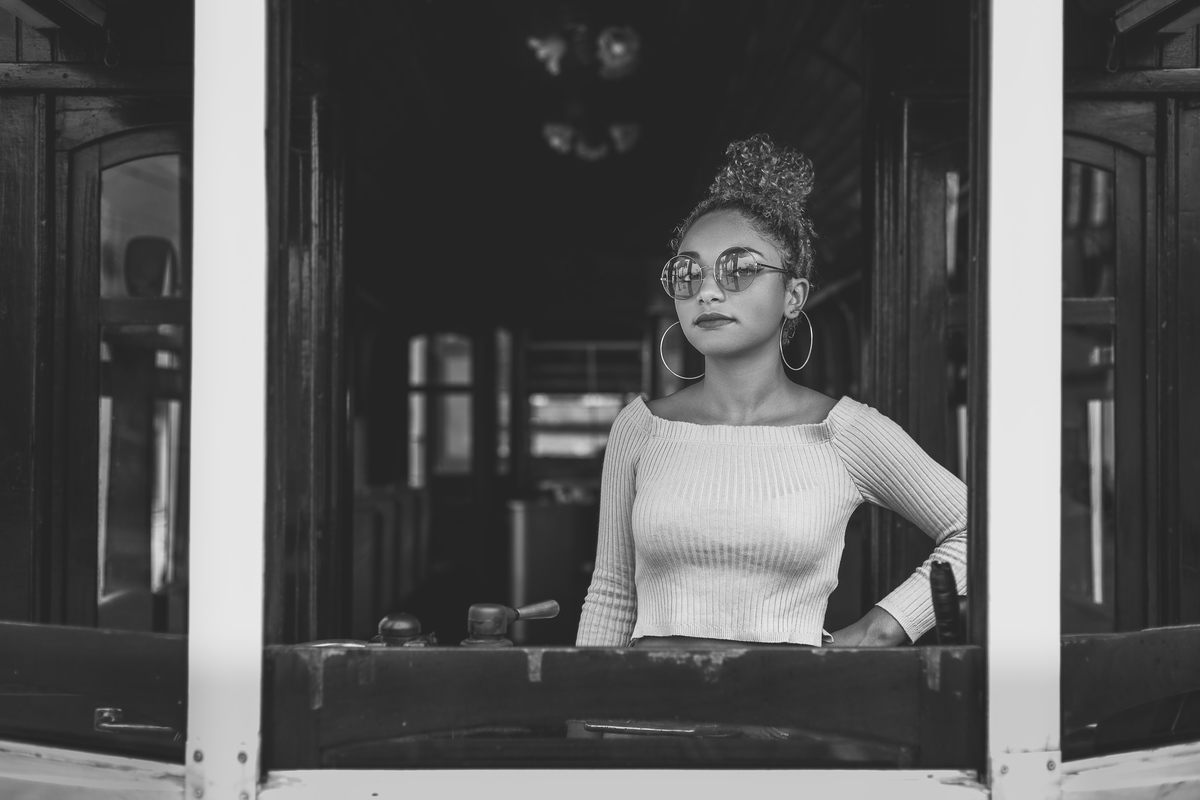 Ton Prans Fotografia | Ensaio debutante 15 anos da Anna Santos em Santos | sol natureza sorriso princesa modelo tumblr aniversário guarujá santos centro quebra mar pier bonde valongo xv 15 de novembro cores 