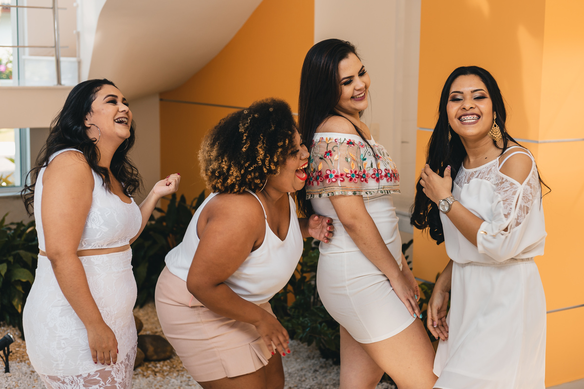 Ton Prans Fotografia | Ensaio Formatura Enfermagem Colégio Marques de Olinda Faculdade Formandos Faculdade Universidade  Universitário Festa Praia Piscina Jaleco Fumaça Sparkles