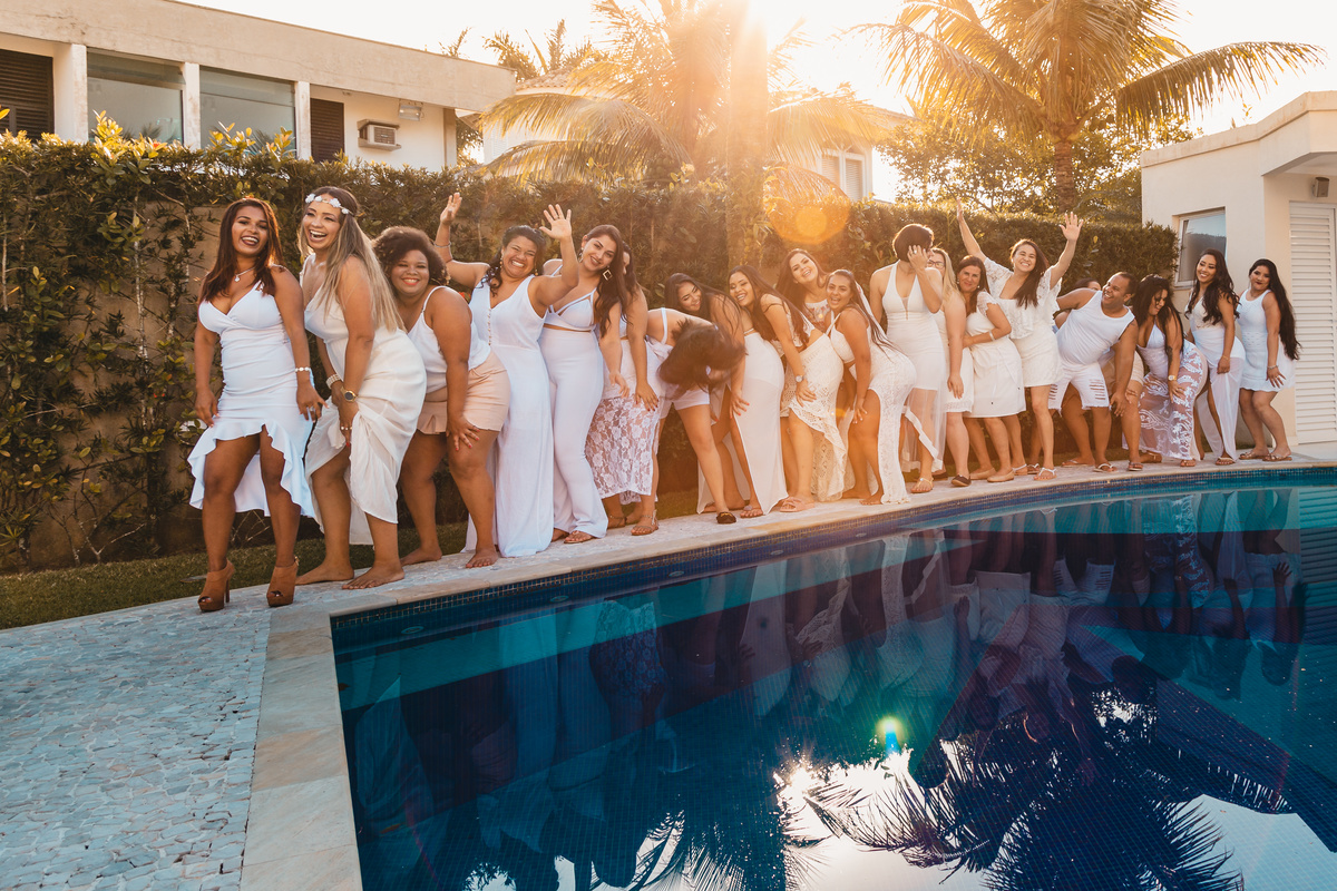 Ton Prans Fotografia | Ensaio Formatura Enfermagem Colégio Marques de Olinda Faculdade Formandos Faculdade Universidade  Universitário Festa Praia Piscina Jaleco Fumaça Sparkles