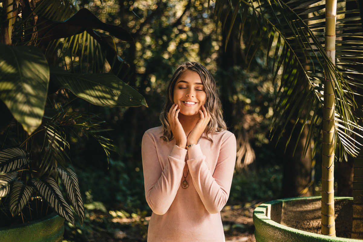 Ton Prans Fotografia | Ensaio debutante 15 anos da Julia Novaes em Santos | sol natureza sorriso princesa modelo tumblr aniversário guarujá santos centro jardim botanico xv 15 de novembro cores 