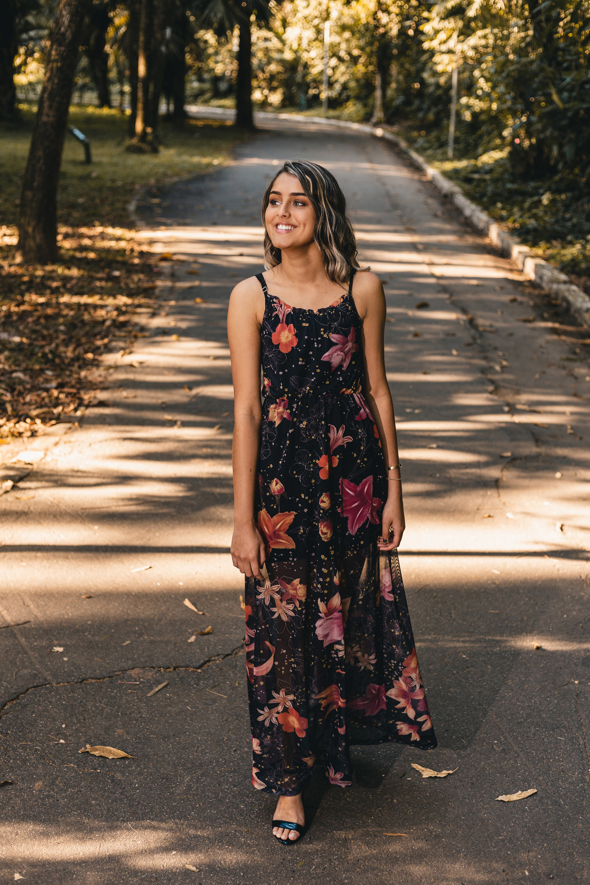 Ton Prans Fotografia | Ensaio debutante 15 anos da Julia Novaes em Santos | sol natureza sorriso princesa modelo tumblr aniversário guarujá santos centro jardim botanico xv 15 de novembro cores 