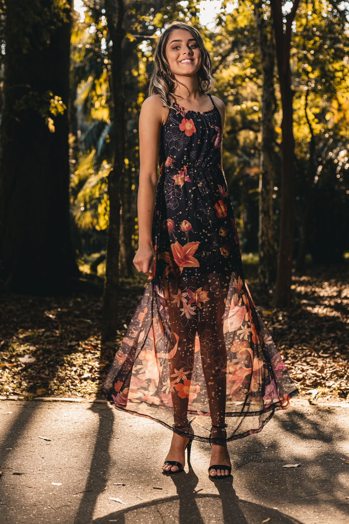 Ton Prans Fotografia | Ensaio debutante 15 anos da Julia Novaes em Santos | sol natureza sorriso princesa modelo tumblr aniversário guarujá santos centro jardim botanico xv 15 de novembro cores 