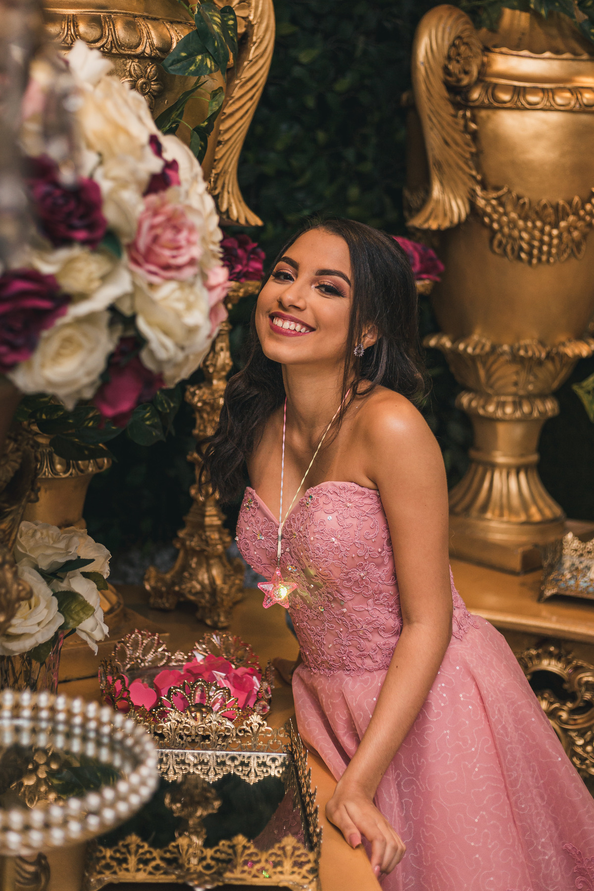 festa aniversario debutante 15 anos no Buffet Disney & Personalitte | sonho de princesa valsa cerimonia vestido inspiracao ideias criatividade decoracao | fotografo em Guaruja Ton Prans Fotografia