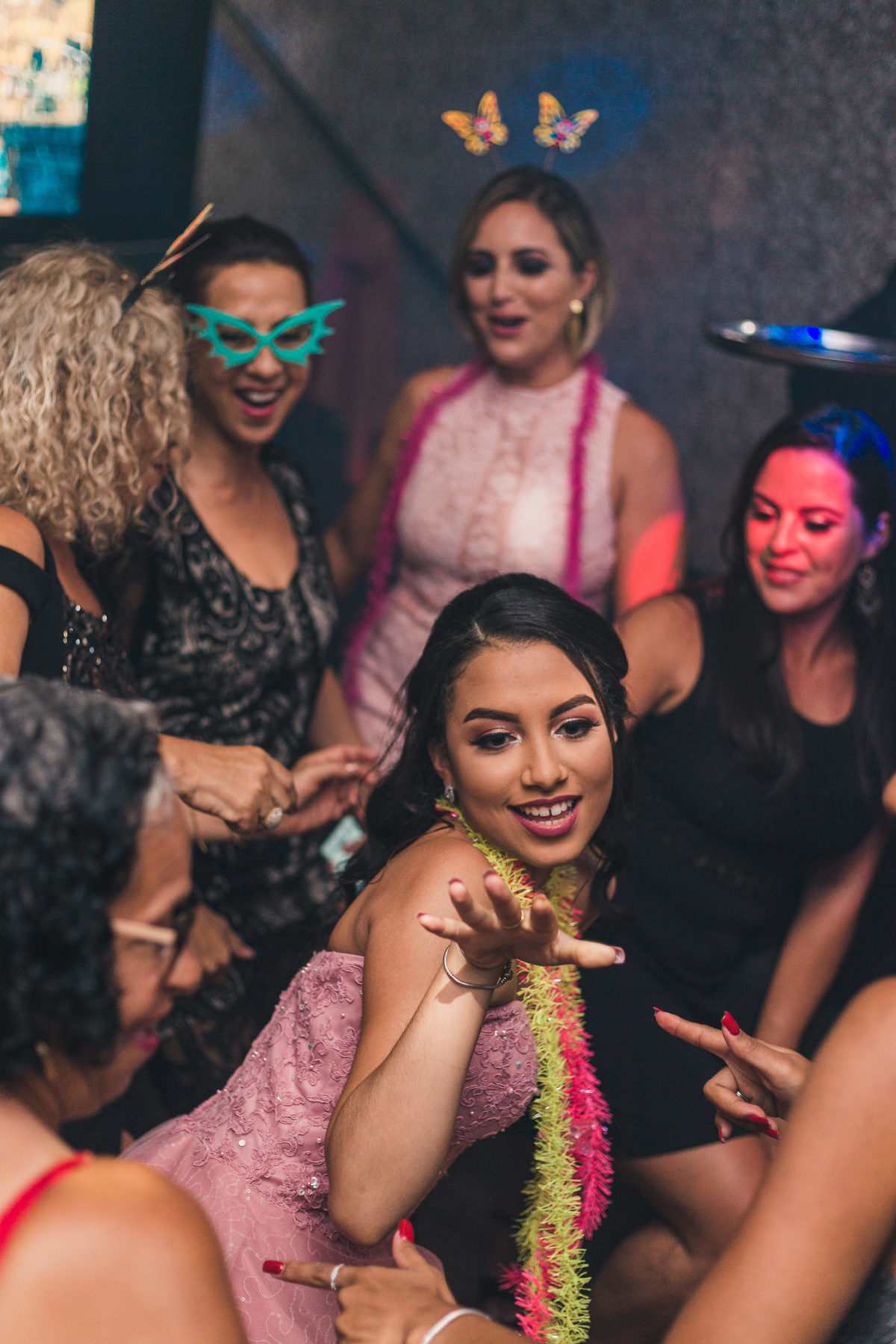 festa aniversario debutante 15 anos no Buffet Disney & Personalitte | sonho de princesa valsa cerimonia vestido inspiracao ideias criatividade decoracao | fotografo em Guaruja Ton Prans Fotografia