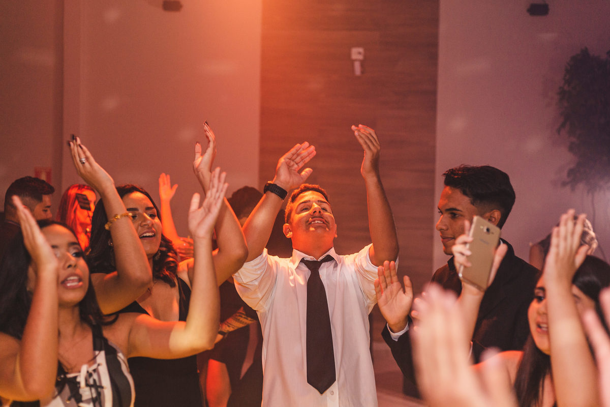 festa aniversario debutante 15 anos Buffet Atelie do Sabor em Guarujá | pista de led sonho de princesa valsa cerimonia vestido inspiracao ideias criatividade decoracao | fotografo em Guaruja Ton Prans Fotografia