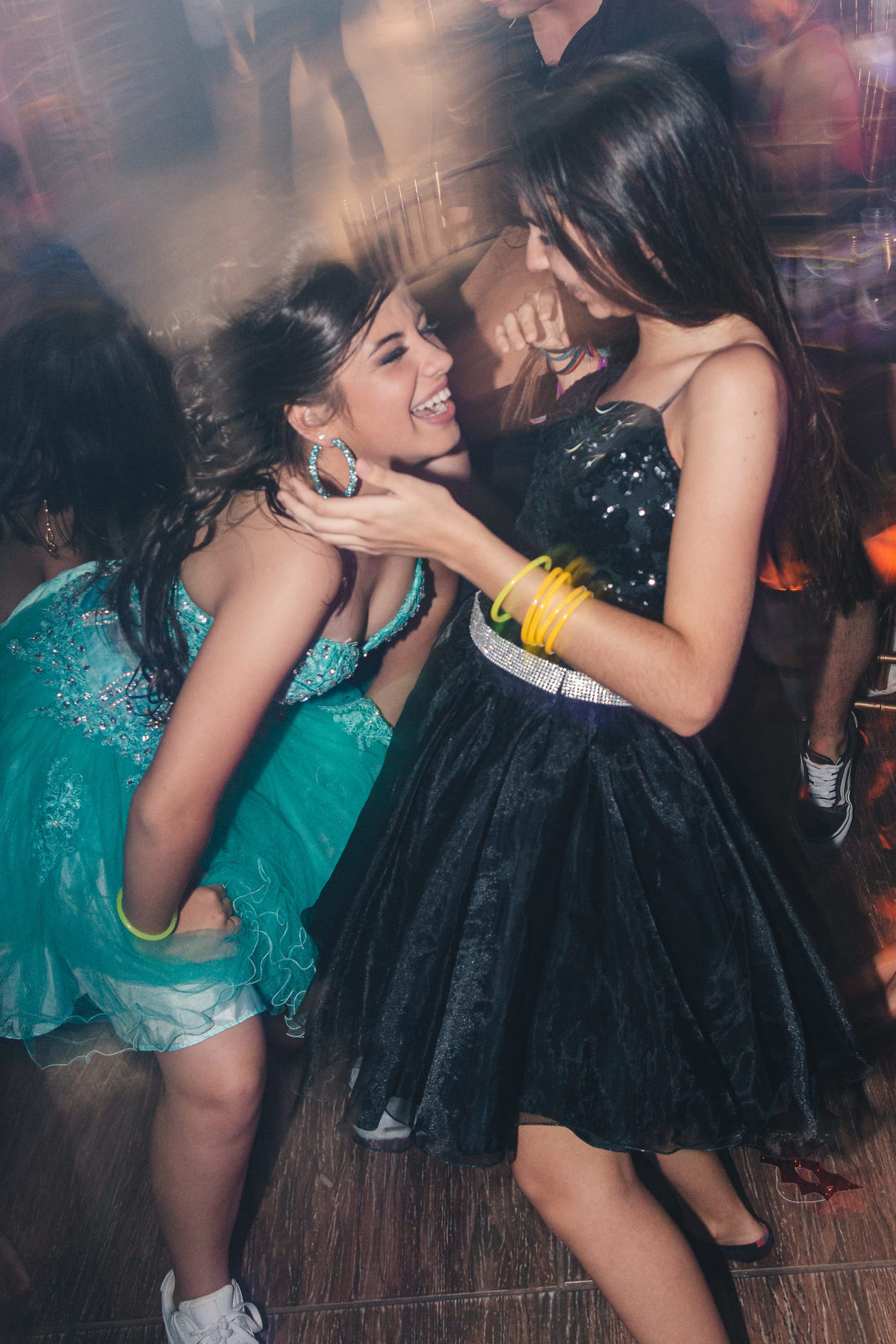 festa aniversario debutante 15 anos no Buffet Disney & Personalitte | sonho de princesa valsa cerimonia vestido inspiracao ideias criatividade decoracao | fotografo em Guaruja Ton Prans Fotografia